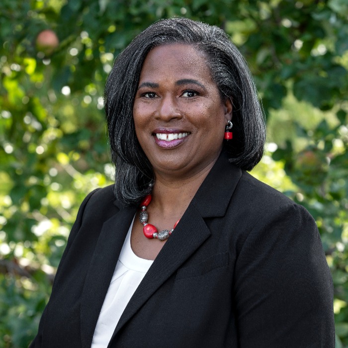 Headshot of Raquel R. Robinson