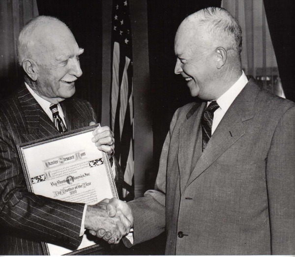 CS Mott and President Eisenhower