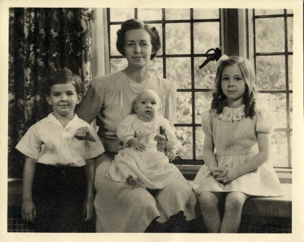 Ruth Mott and her children: Stewart, Maryanne, and Susan.