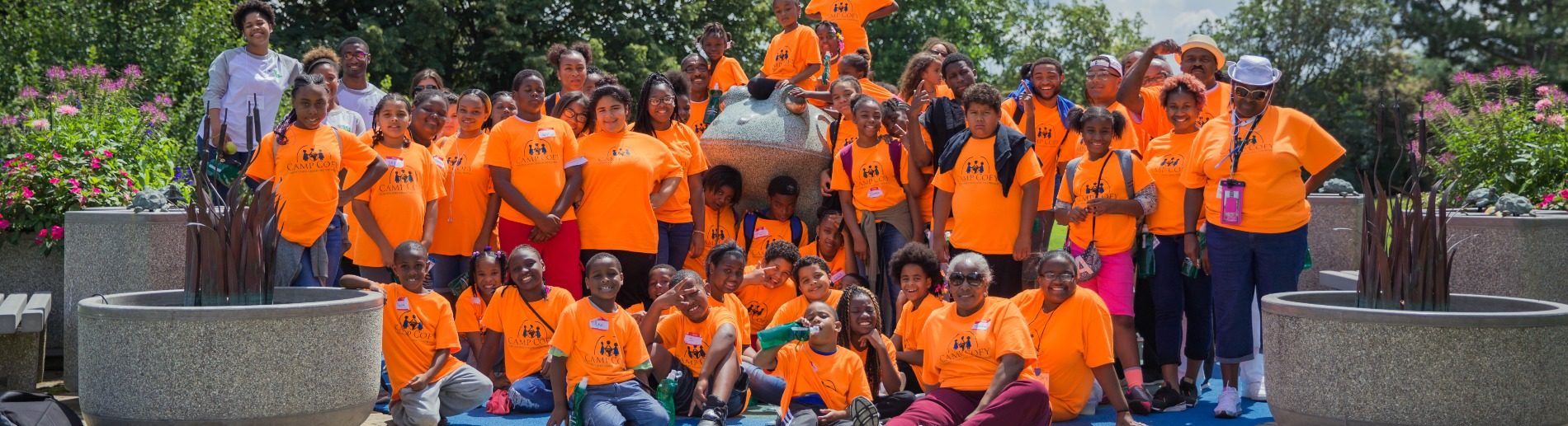 Field trip group photo at Applewood