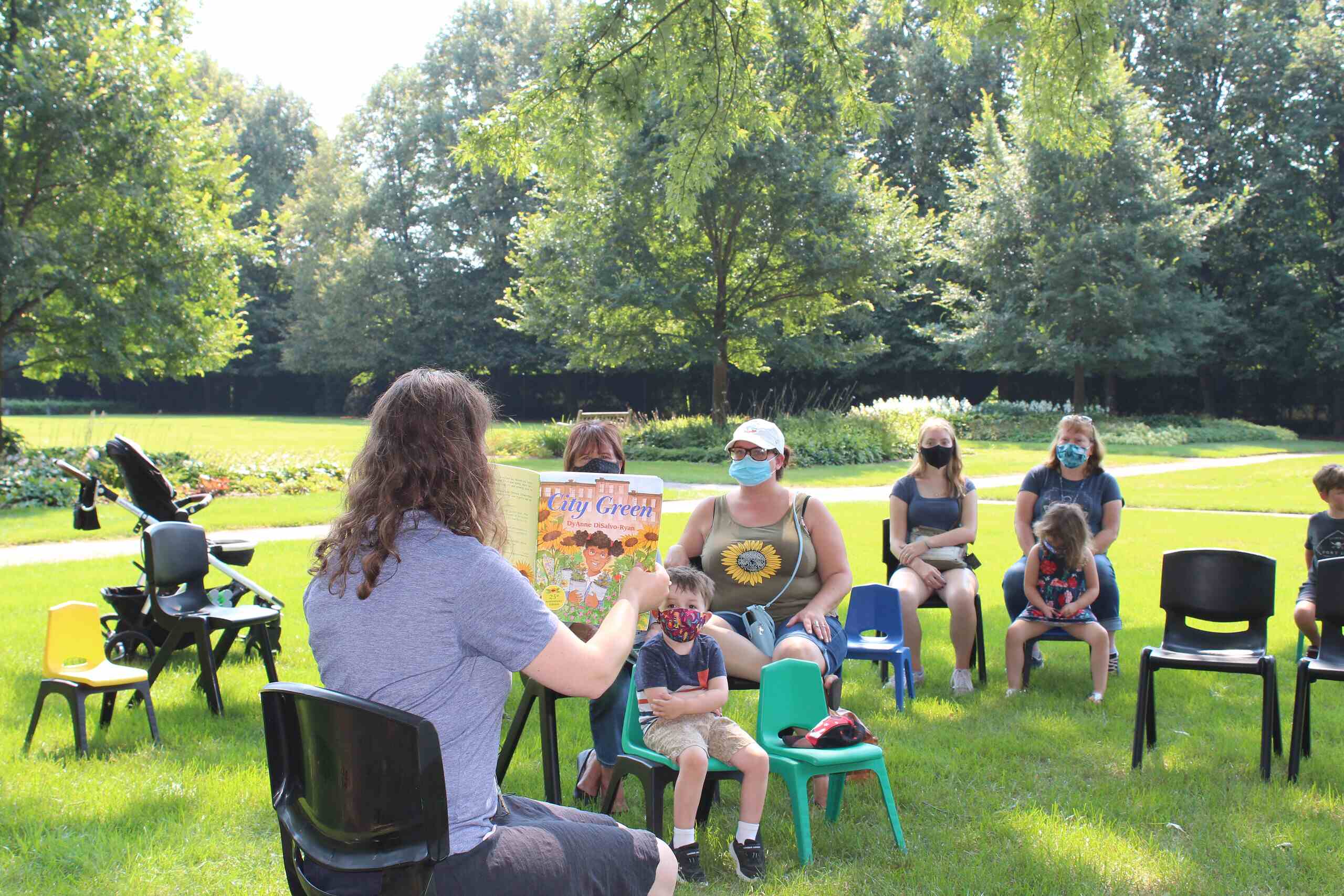 https://www.ruthmottfoundation.org/wp-content/uploads/2022/05/parents-and-children-listening-to-storytime-at-applewood.jpg
