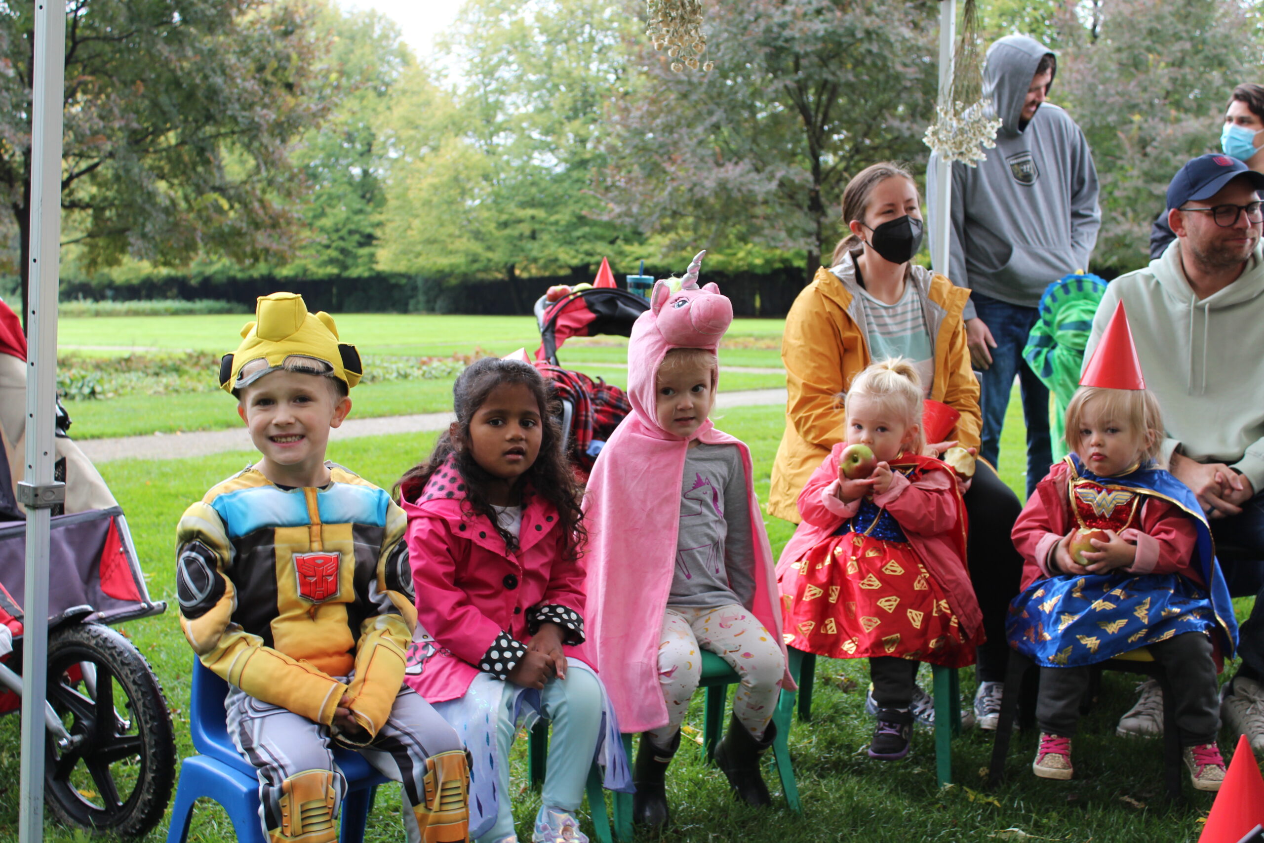 https://www.ruthmottfoundation.org/wp-content/uploads/2022/10/children-in-costumes-at-storytime-at-applewood-scaled.jpg