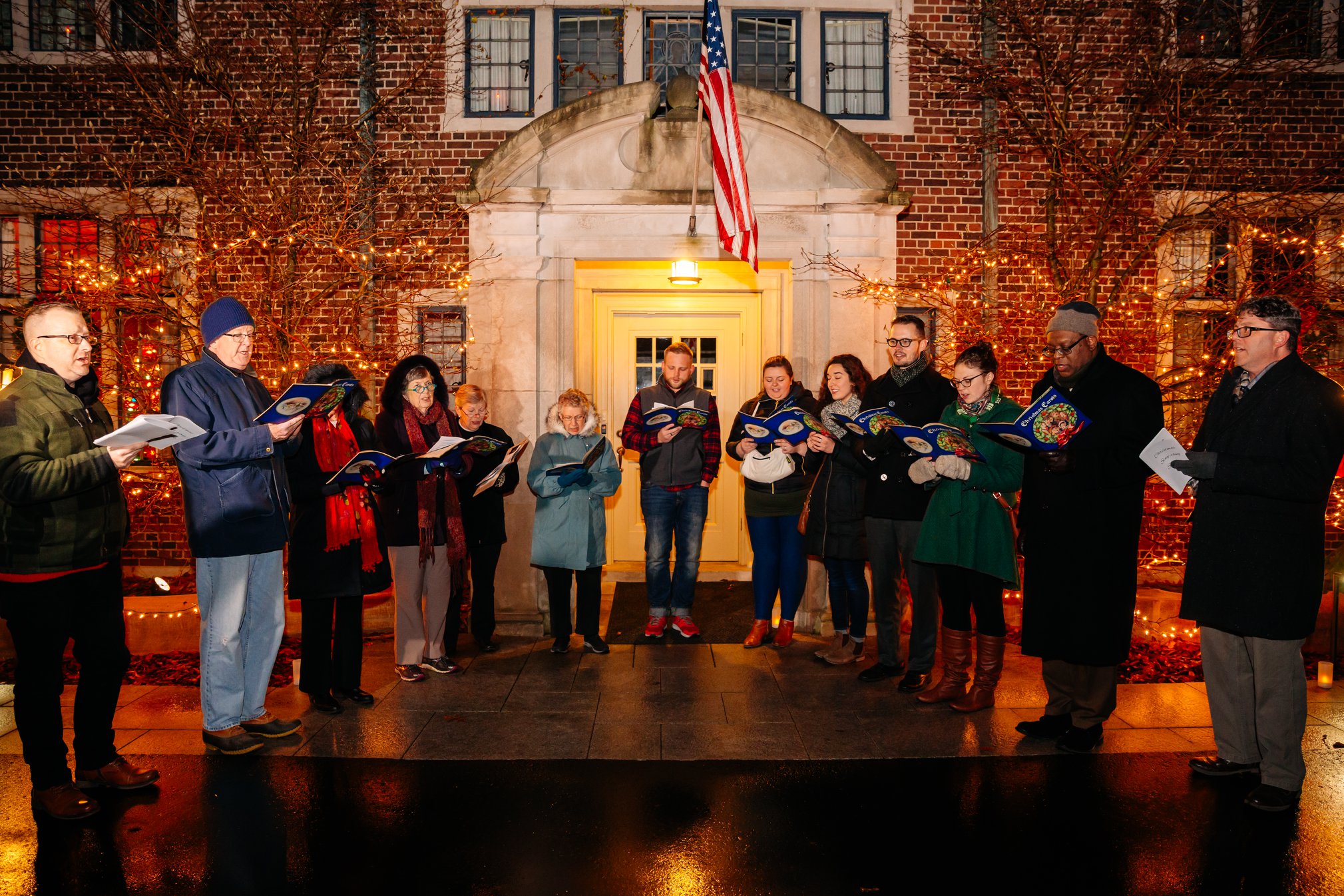 https://www.ruthmottfoundation.org/wp-content/uploads/2022/11/people-singing-in-front-of-the-applewood-estate.jpg